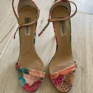 Lightly used Steve Madden heels